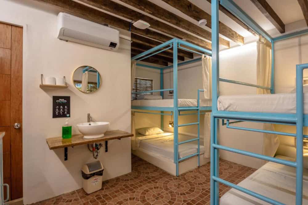 hostel Alona Beach