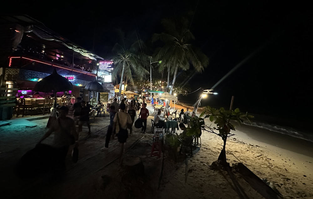 bar Alona Beach