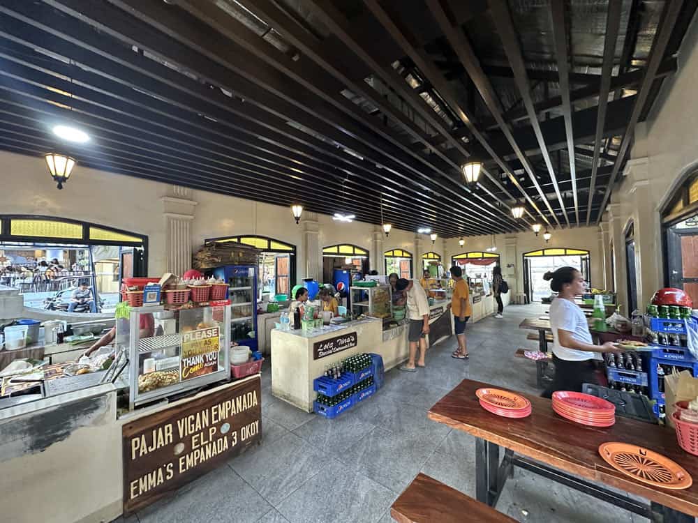 Plaza Burgos eateries dónde comer en Vigan